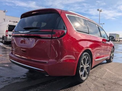 New 2026 Chrysler Pacifica Select image 3