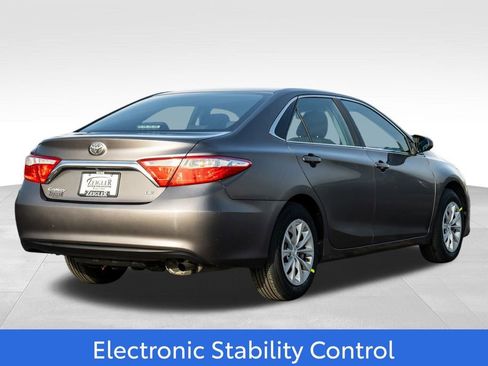 Used 2016 Toyota Camry LE image 7