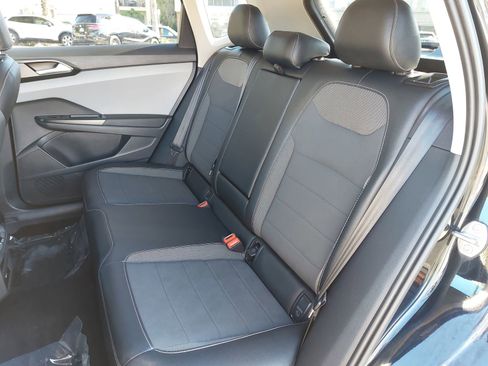 Used 2022 Volkswagen Taos SE image 13