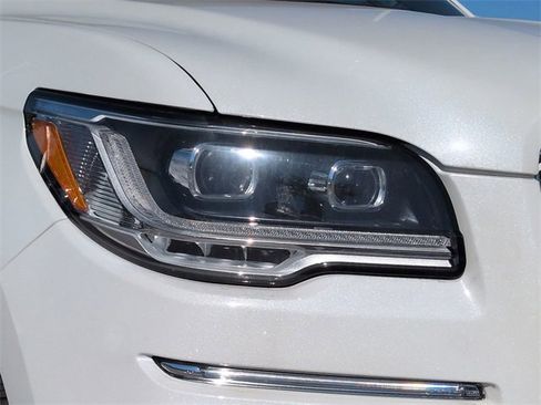 Used 2023 Lincoln Navigator L Reserve image 10