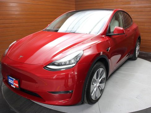Used 2022 Tesla Model Y Long Range AWD/4WD image 4