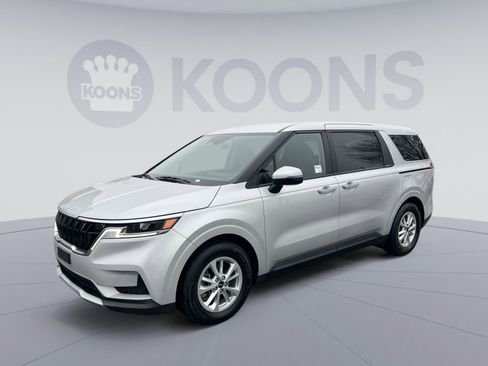 Used 2023 Kia Carnival LX image 1