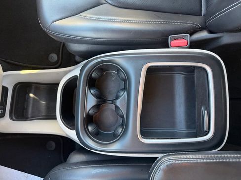Used 2023 Chrysler Pacifica Touring-L FWD image 32