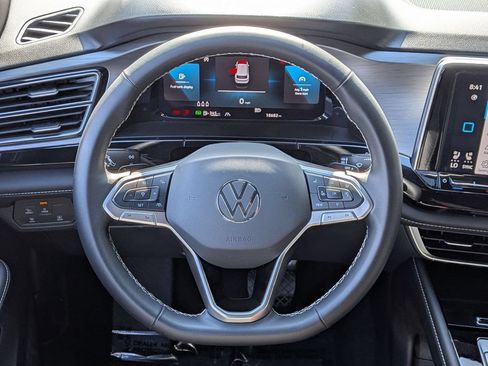 Used 2025 Volkswagen Atlas Cross Sport SE FWD image 24