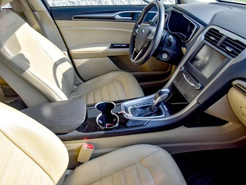 Used 2015 Ford Fusion SE w/ Equipment Group 202A FWD image 18