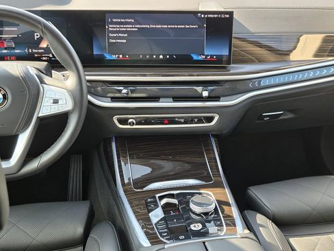 Used 2026 BMW X7 xDrive40i AWD/4WD image 16