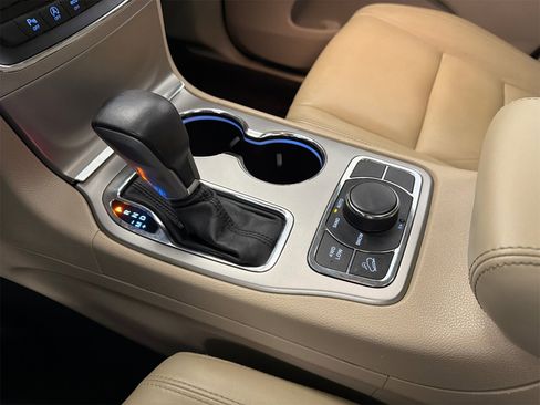 Used 2018 Jeep Grand Cherokee Limited w/ Trailer Tow Group IV image 31