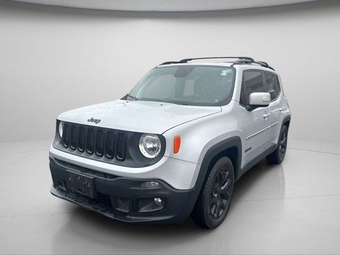 Used 2018 Jeep Renegade Altitude image 9