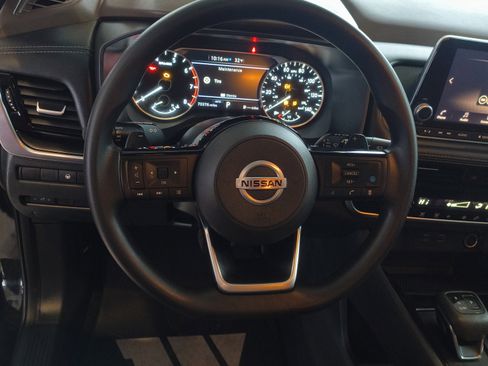 Used 2021 Nissan Rogue SV image 12