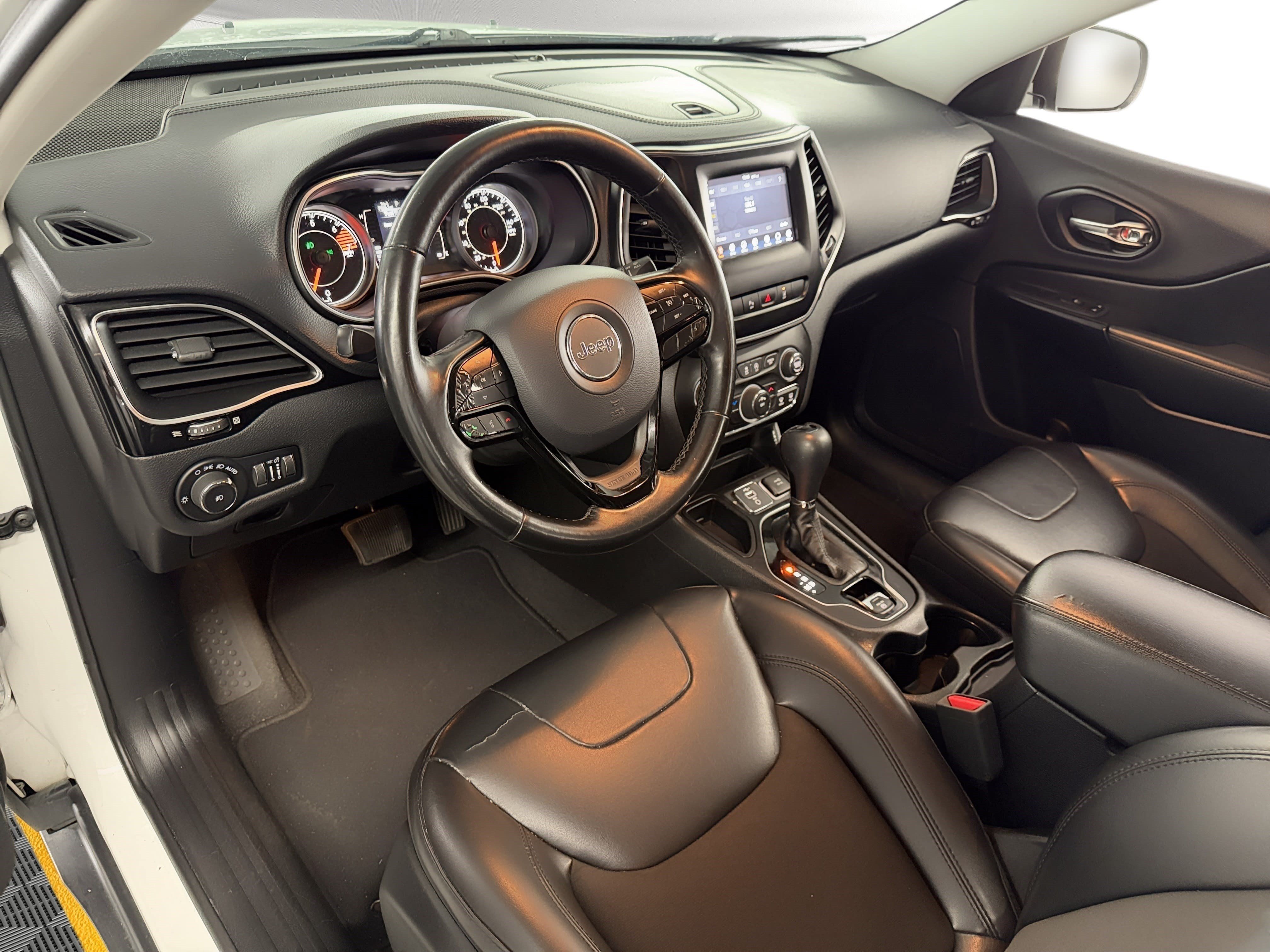 Used 2021 Jeep Cherokee Latitude Plus FWD image 4