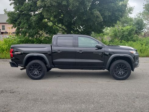 Used 2024 Chevrolet Colorado Trail Boss AWD/4WD image 4