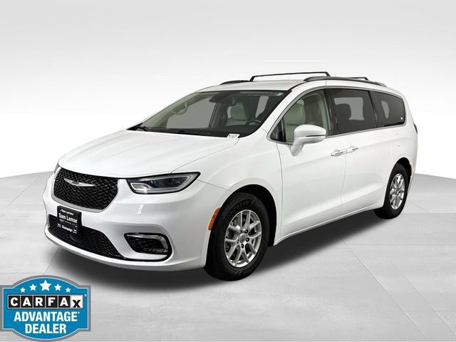 Used 2021 Chrysler Pacifica Touring-L FWD image 3