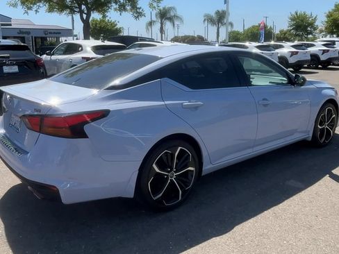 Used 2023 Nissan Altima 2.5 SR w/ SR Premium Package FWD image 7