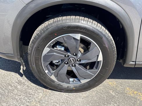 Used 2025 Nissan Rogue SV FWD image 32