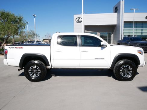Used 2021 Toyota Tacoma TRD Off-Road w/ Technology Package image 11