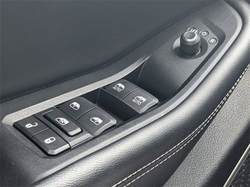 Used 2022 Jeep Grand Cherokee L Limited w/ Black Appearance Package image 29