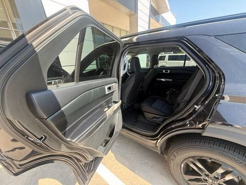 Used 2022 Ford Explorer XLT AWD/4WD image 6