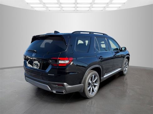 New 2025 Honda Pilot Touring image 7