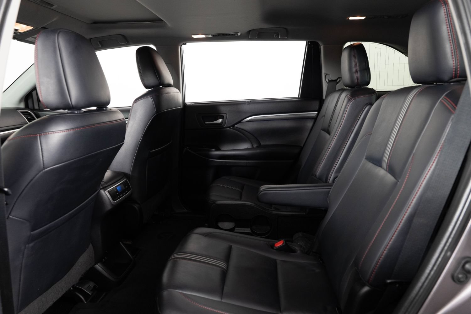 Used 2019 Toyota Highlander SE AWD/4WD image 18