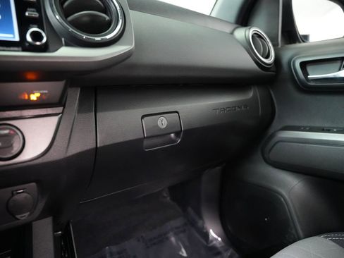 Used 2022 Toyota Tacoma TRD Sport w/ Technology Package image 45