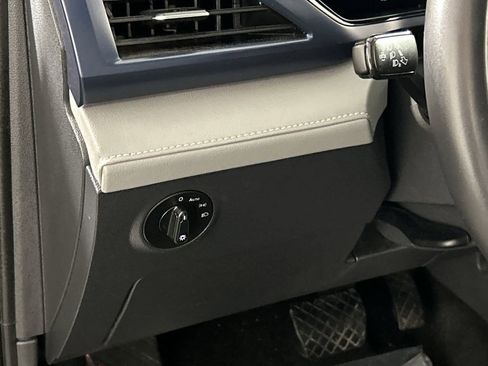 Used 2024 Volkswagen Taos SE image 13