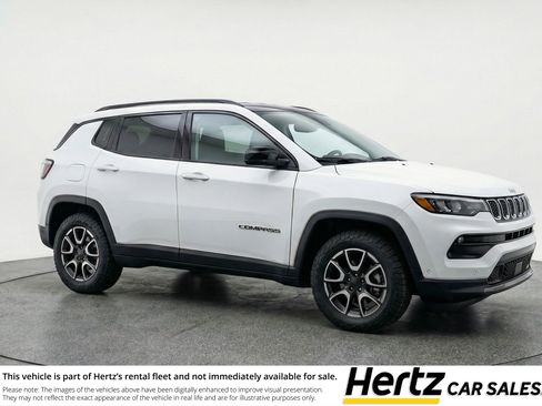 Used 2025 Jeep Compass Trailhawk image 1