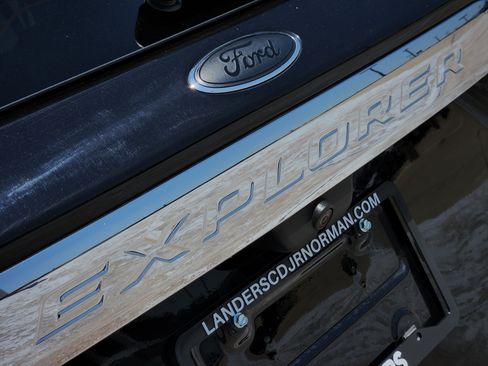Used 2023 Ford Explorer Limited AWD/4WD image 12