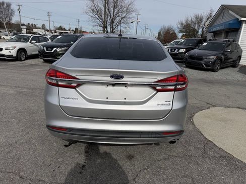 Used 2017 Ford Fusion SE image 5