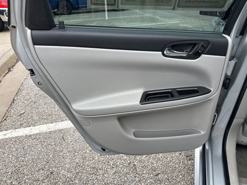 Used 2016 Chevrolet Impala LT image 40