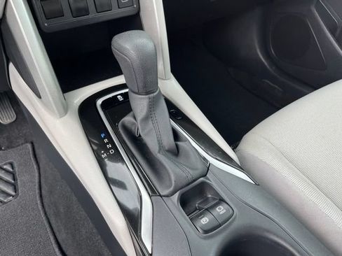 Used 2025 Toyota Corolla Cross L FWD image 29