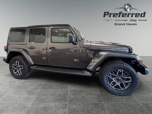 New 2026 Jeep Wrangler Unlimited Sahara AWD/4WD image 9