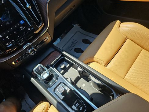 Used 2023 Volvo XC60 B5 Ultimate w/ Protection Package Premier image 26