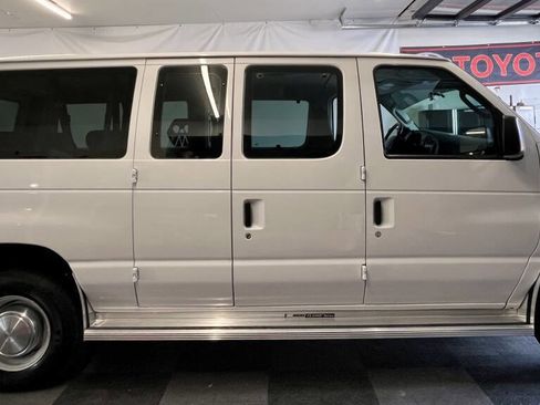 Used 2006 Ford E-350 and Econoline 350 XLT image 1