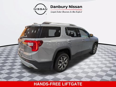 Used 2023 GMC Acadia SLT w/ Technology Package AWD/4WD image 3