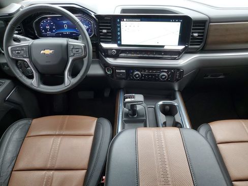 Certified 2025 Chevrolet Silverado 1500 High Country AWD/4WD image 29