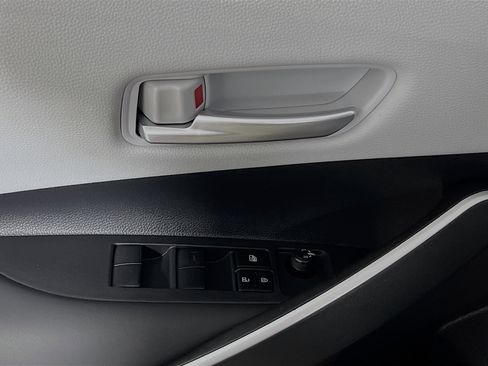 Used 2025 Toyota Corolla SE image 17