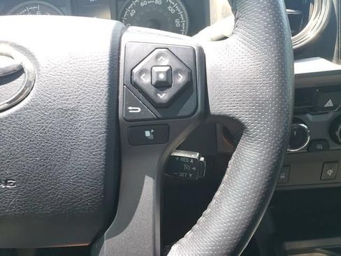 Used 2017 Toyota Tacoma TRD Off-Road w/ Tow Package (A/T) AWD/4WD image 18