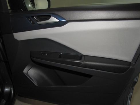 Used 2023 Volkswagen Taos SE w/ Panoramic Sunroof Package AWD/4WD image 21
