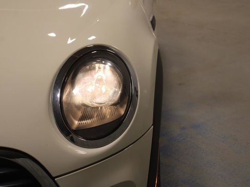 Used 2021 MINI Cooper 4-Door Hardtop w/ Storage Package FWD image 29