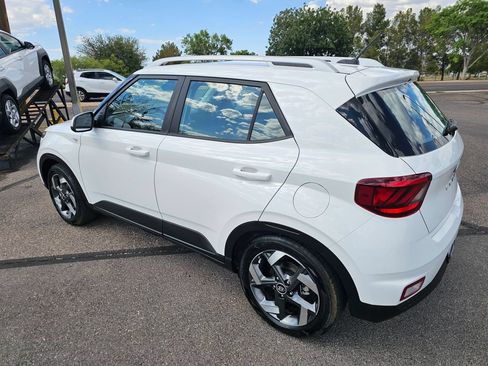 Used 2023 Hyundai Venue SEL w/ Cargo Package FWD image 4