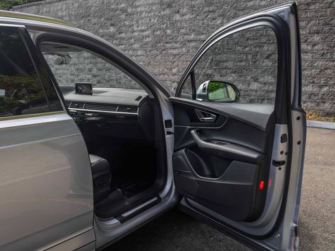 Used 2017 Audi Q7 3.0T Premium Plus w/ Premium Plus Package image 14