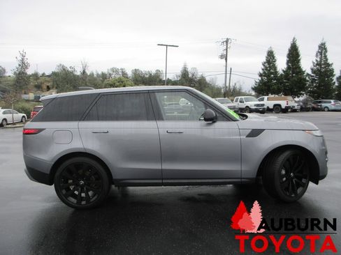 Used 2024 Land Rover Range Rover Sport SE image 3