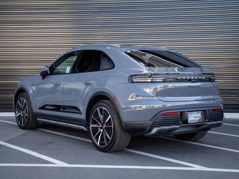 Used 2025 Porsche Macan 4S Electric AWD/4WD image 3