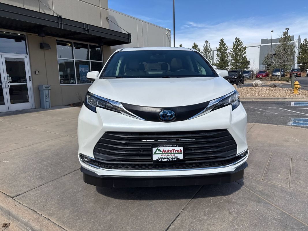 Used 2021 Toyota Sienna XLE AWD/4WD image 9