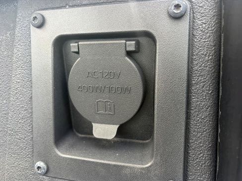 Used 2023 Toyota Tundra Limited AWD/4WD image 30