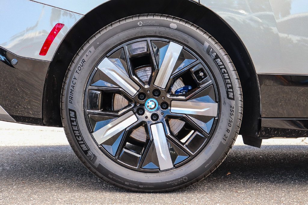 Certified 2025 BMW iX xDrive50 w/ Sport Package AWD/4WD image 8
