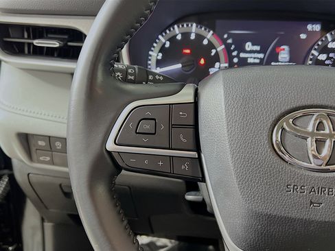 Used 2023 Toyota Highlander XLE image 19