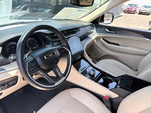 Used 2022 Jeep Grand Cherokee L Limited AWD/4WD image 7