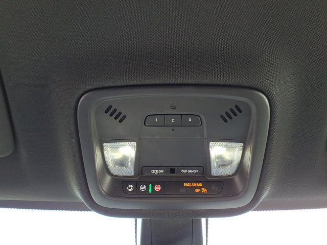Used 2022 Chevrolet Traverse LT FWD image 25