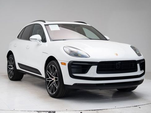 Certified 2025 Porsche Macan S AWD/4WD image 36